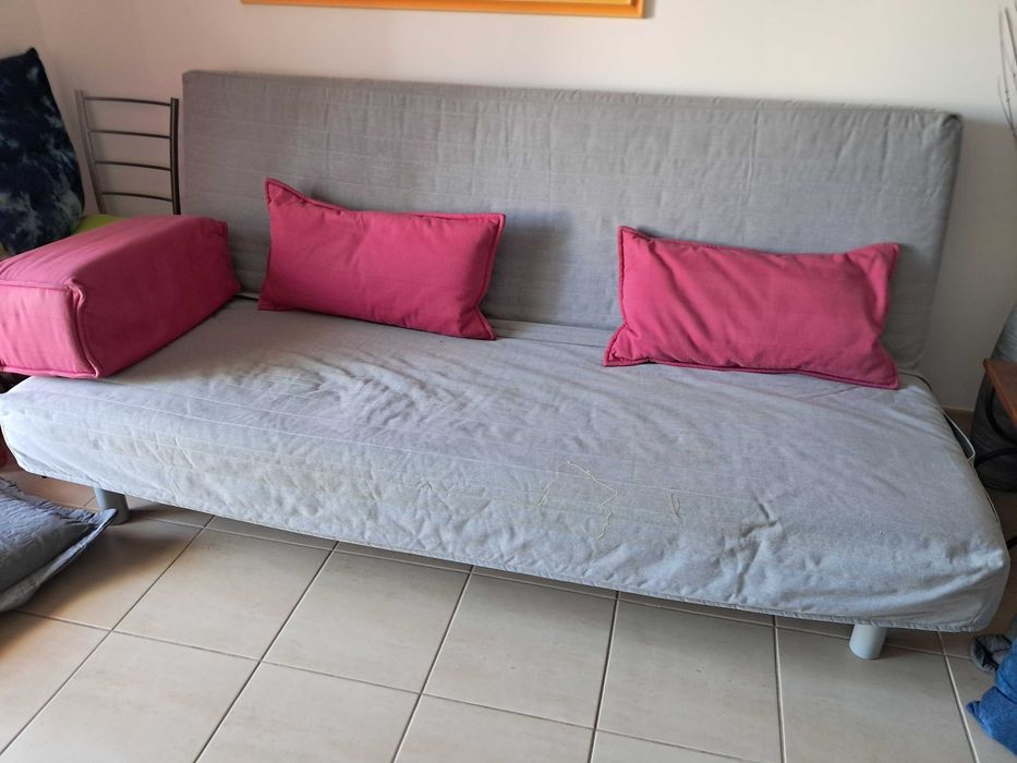 Sofá,- cama usado