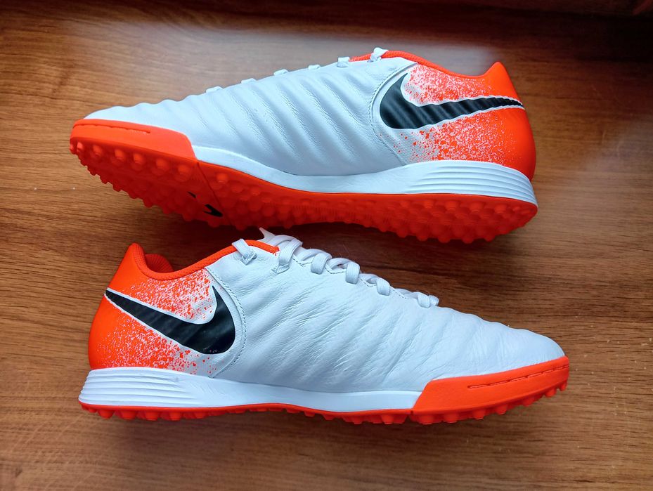 Сороконожки 41 / 42 Nike. Шкіряні. (копочки / кросівки)
