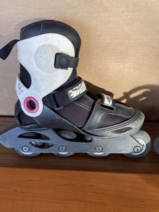 Patins em linha e proteccao capacete