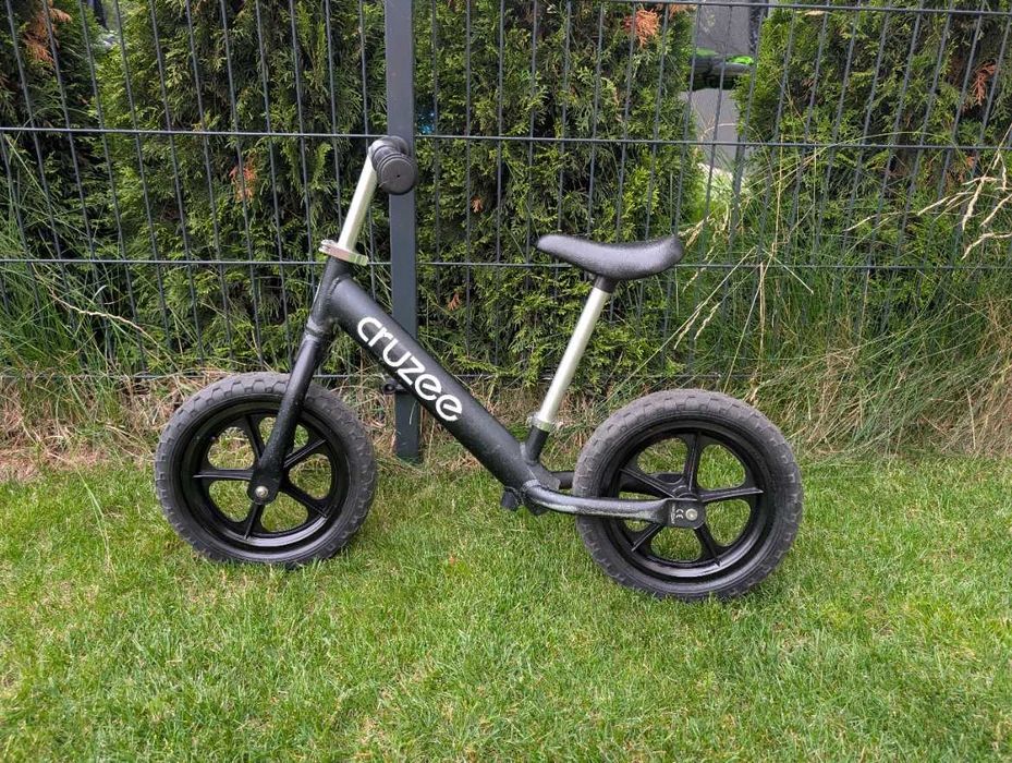 Rowerek biegowy Cruzee – lekki, regulowany, czarny