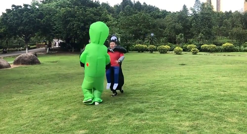 Надувний костюм прибульця, інопланетянина, гуманоїда. Косплей. Прикол