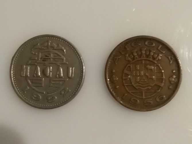 Moedas de 1 pataca e 1 Escudo Angola