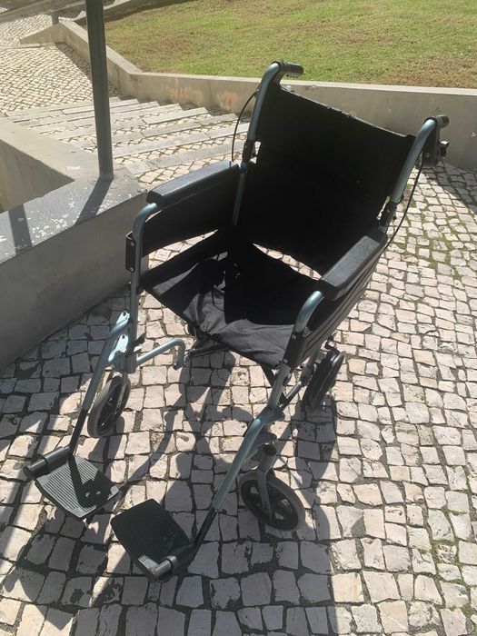 Cadeira de Rodas de Trânsito – Estrutura Impecável (P/ Restauro)