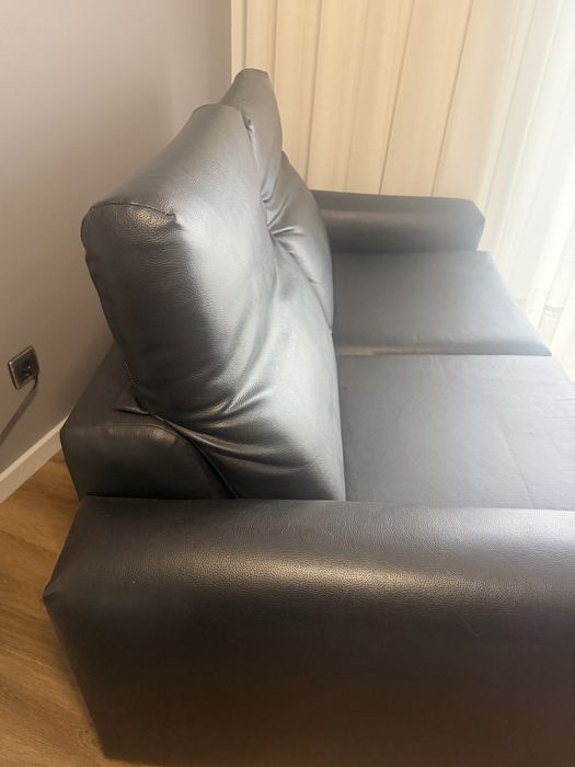 Sofá 2 Lugares em Pele Preta – Excelente Estado