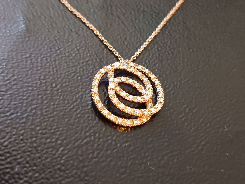 Fio em ouro 19k com 52 pedras diamante