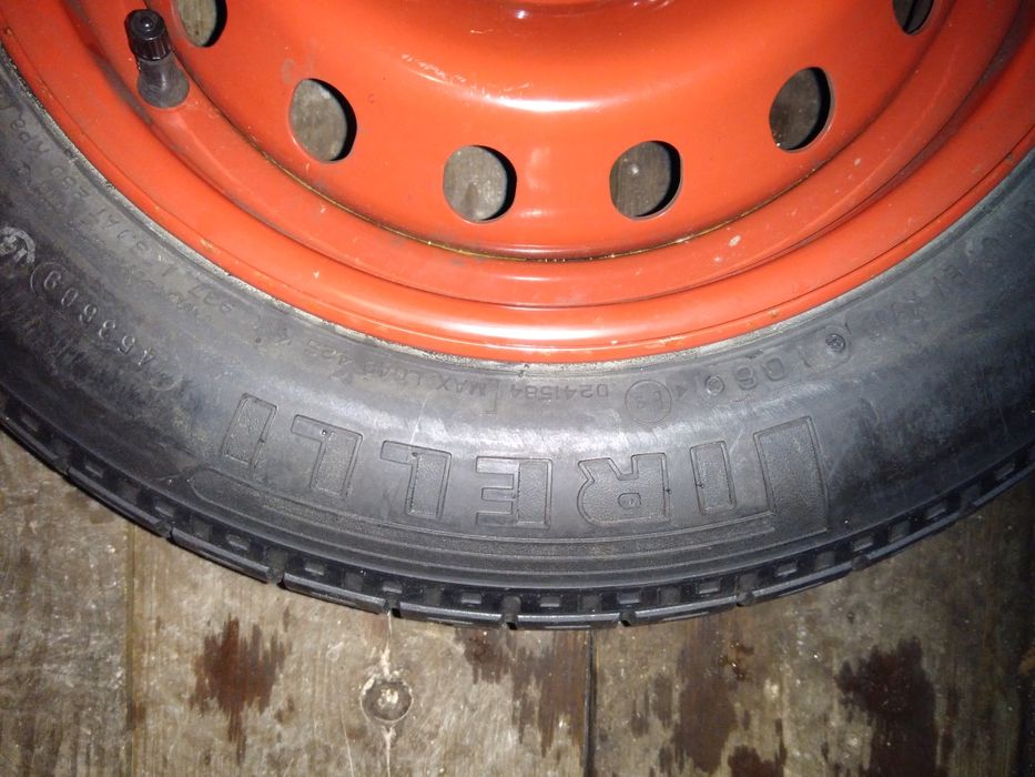 Pneu sobresselente Pirelli