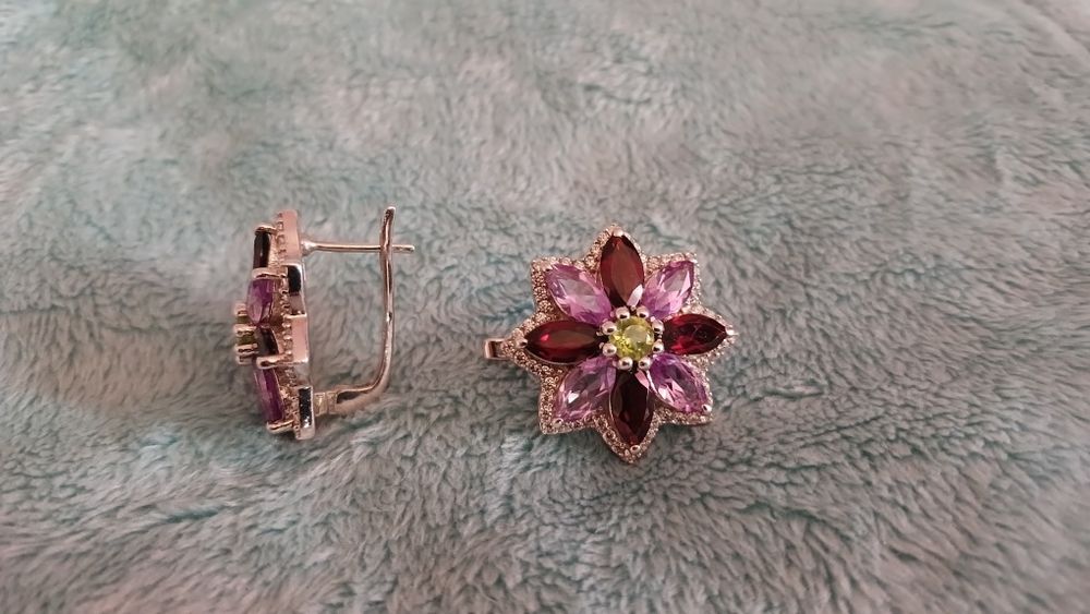 Срібні сережки з натуральними каменями