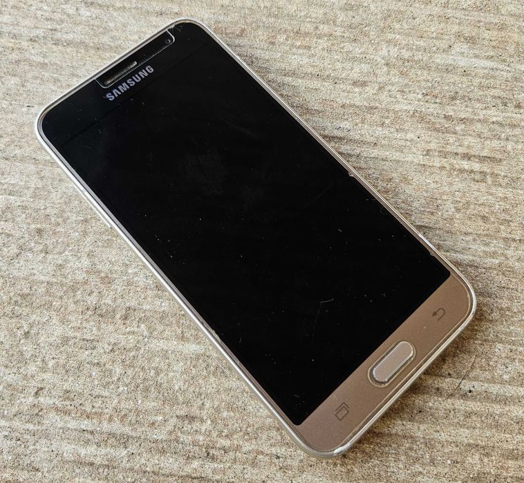 Samsung J3 + carregador