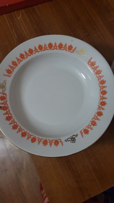 Порцелянові чашки,Глибокі тарілки Баранівка