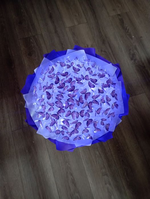 Букети з метеликів