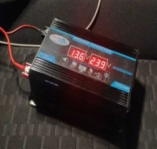 Компактный мощный автомобильный инвертор 4000 Вт двойной LCD-дисплей б/у