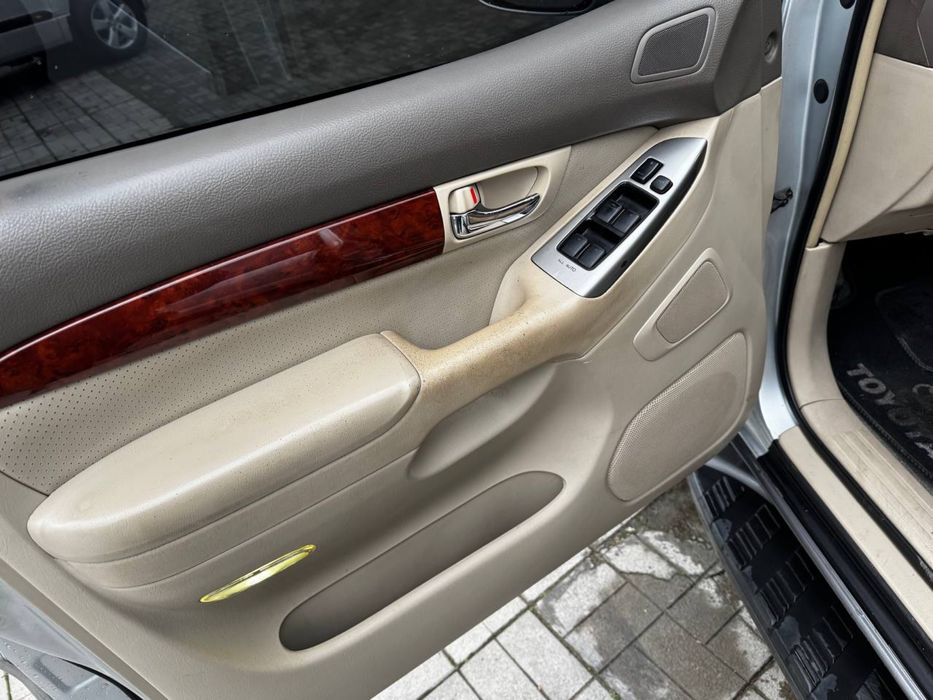 Toyota Land Cruiser 2003г., 4.0 газ/бензин, 7 мест. Обмен, Лизинг