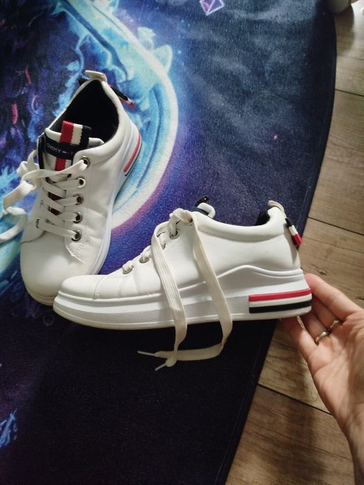 Adidasy damskie sportowe