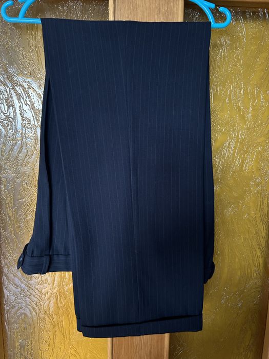 Garnitur męski czarny w delikatne paski