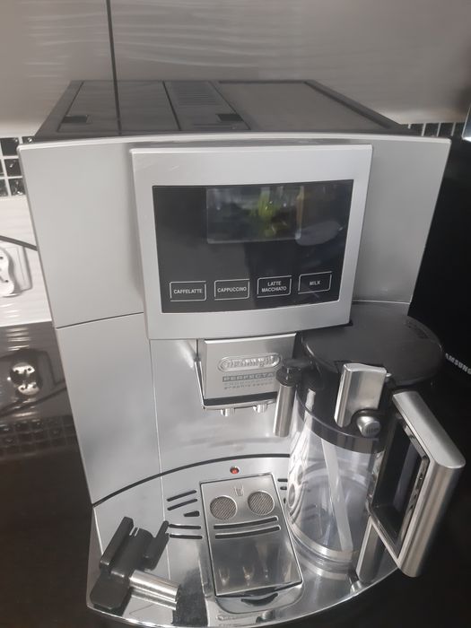 Sprzedam ekspres De'Longhi Esam 5600