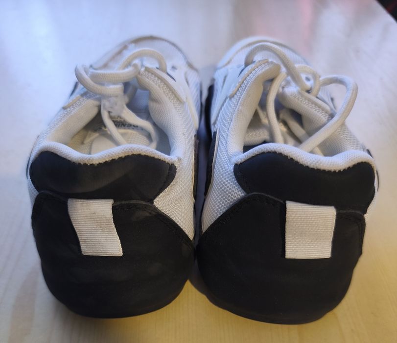 Męskie sneakersy biało - czarne ze złotymi wstawkami