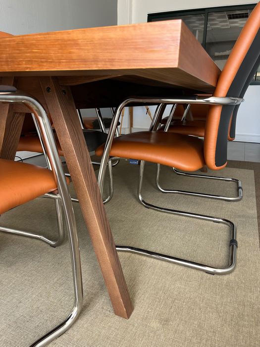 Mesa de jantar ou escritório em madeira maciça