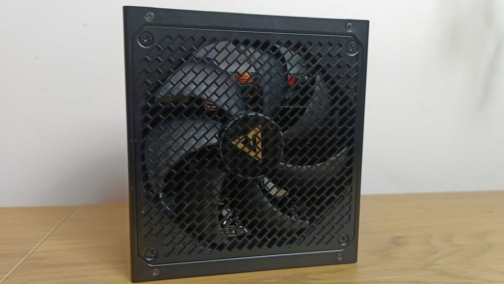 Zasilacz Modecom Volcano Hex 850W - stan idealny, po testach