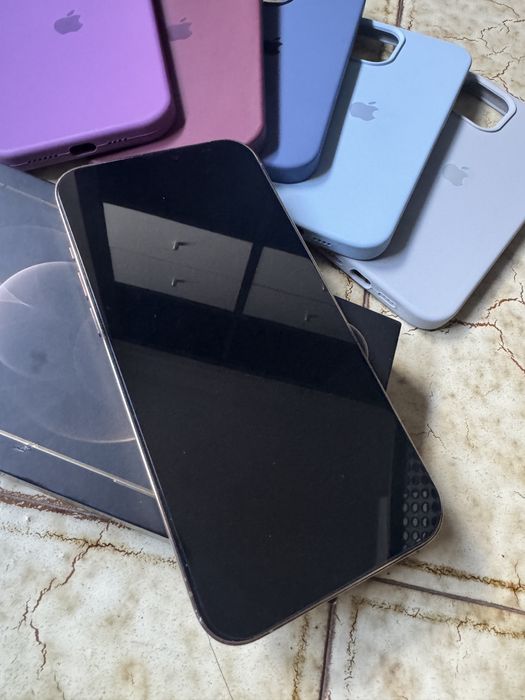 iPhone 12 Pro Max - Excelente! Oferta de 5 capas e cabo!