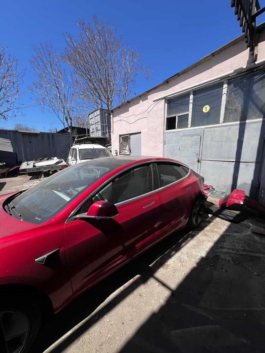 Tesla model 3 двери