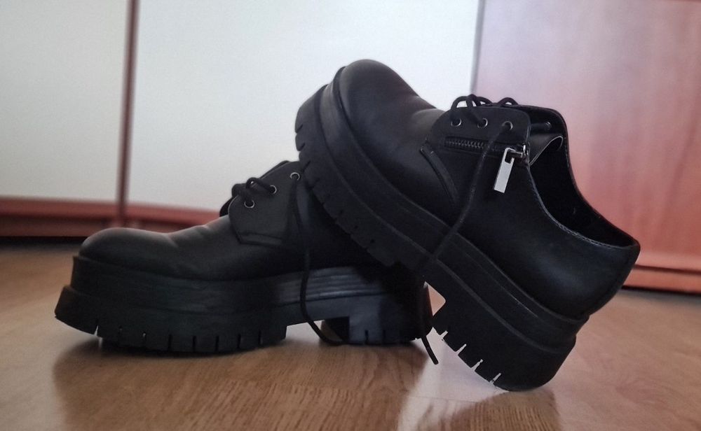 Półbuty na grubej podeszwie - 37