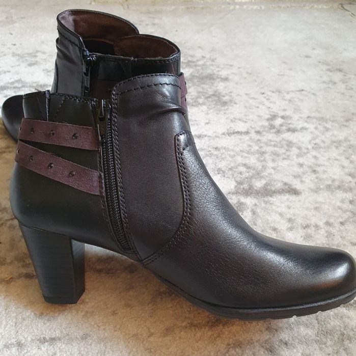 Buty brązowe na obcasie