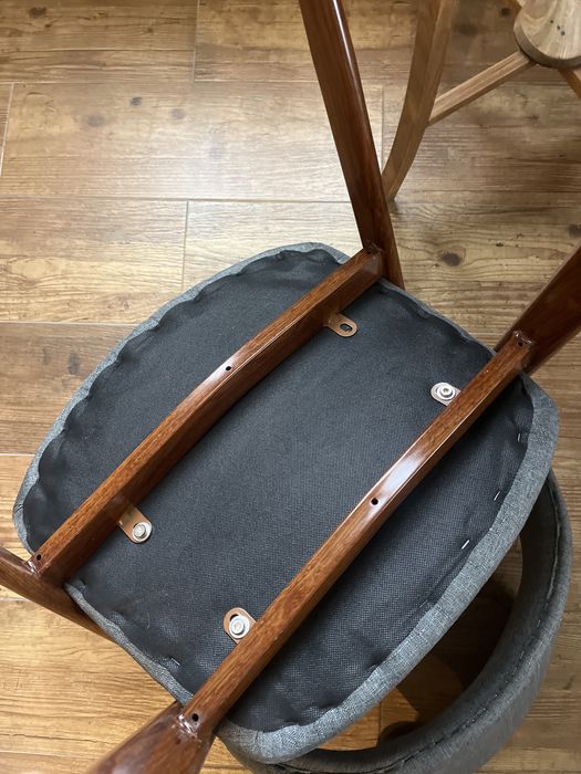 Cadeira  da area store elegante e muito robusta.