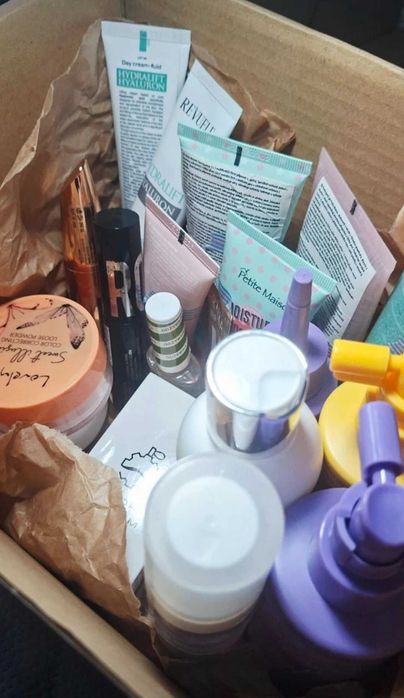 Duży zestaw kosmetyków – pielęgnacja twarzy, włosów i makijaż