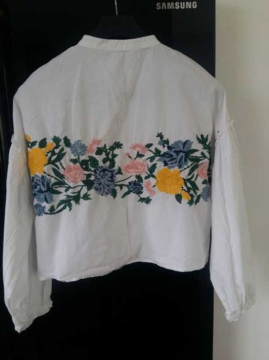 Zara bluzka biała haftowane kwiaty, M
