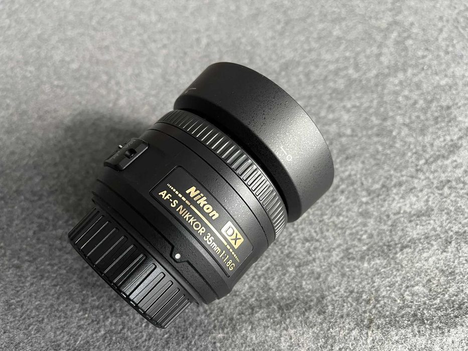 Nikon D5100 + Nikkor AF-S DX 18-105 mm f/3.5-5.6 VR ED + Nikkor AF-S 35 mm f/1.8G ED