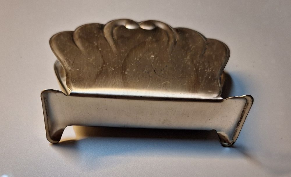 Porta guardanapos em metal.