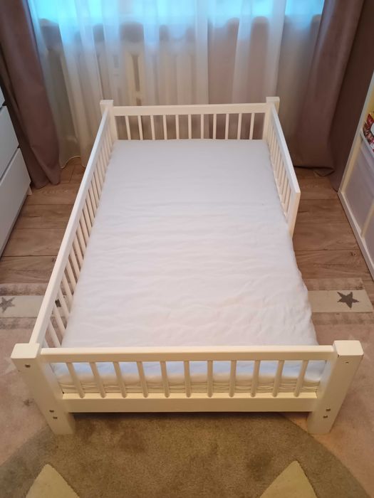 Niskie łóżko dla dziecka 150x90 z materacem 140x80