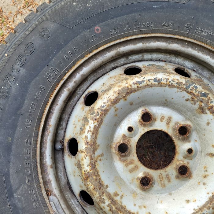 Felgi stalowe 15 cali 15H2×6J opony 225/70R15C IVECO Daily III 2004r