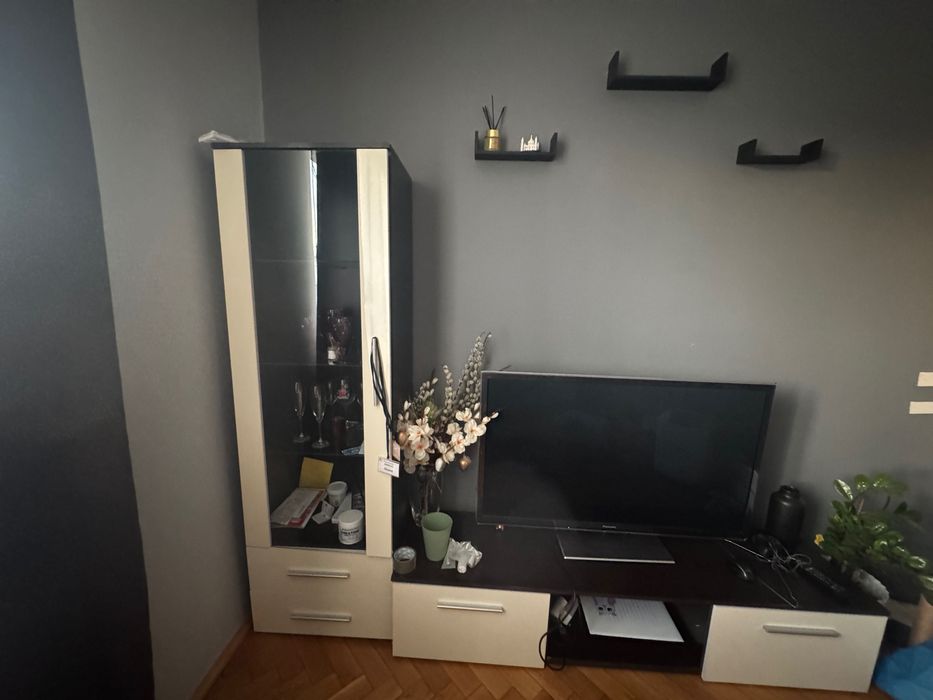 Sprzedam meblościankę do salonu w idealnym stanie. Pilnie!