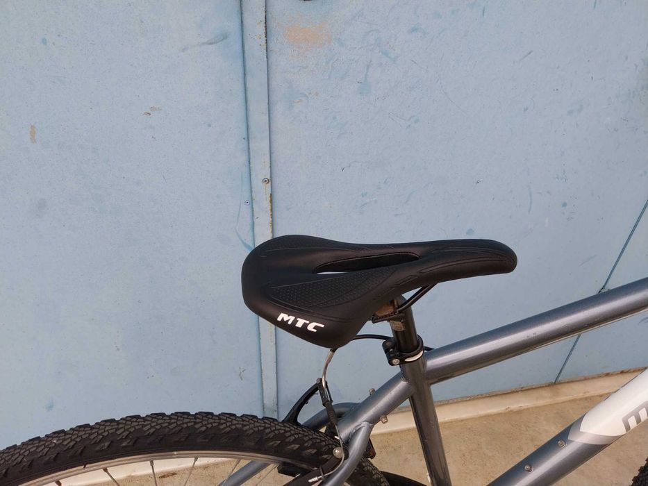 Bicicleta em aluminio roda 28 pouco uso pronta a pedalar