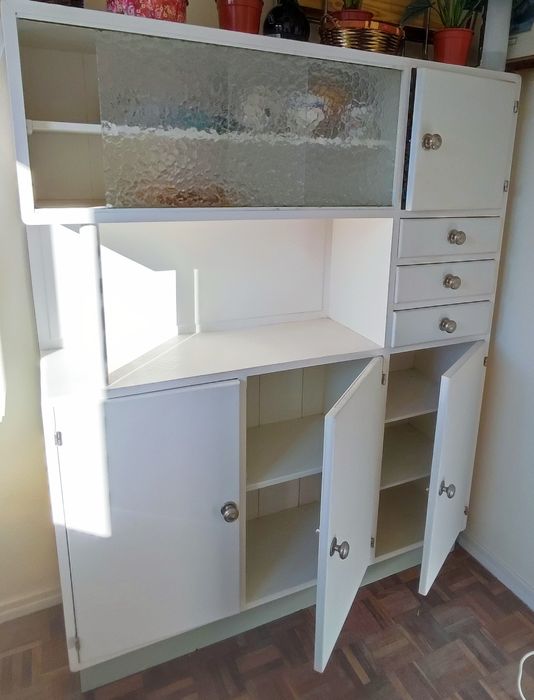 Móvel branco vintage