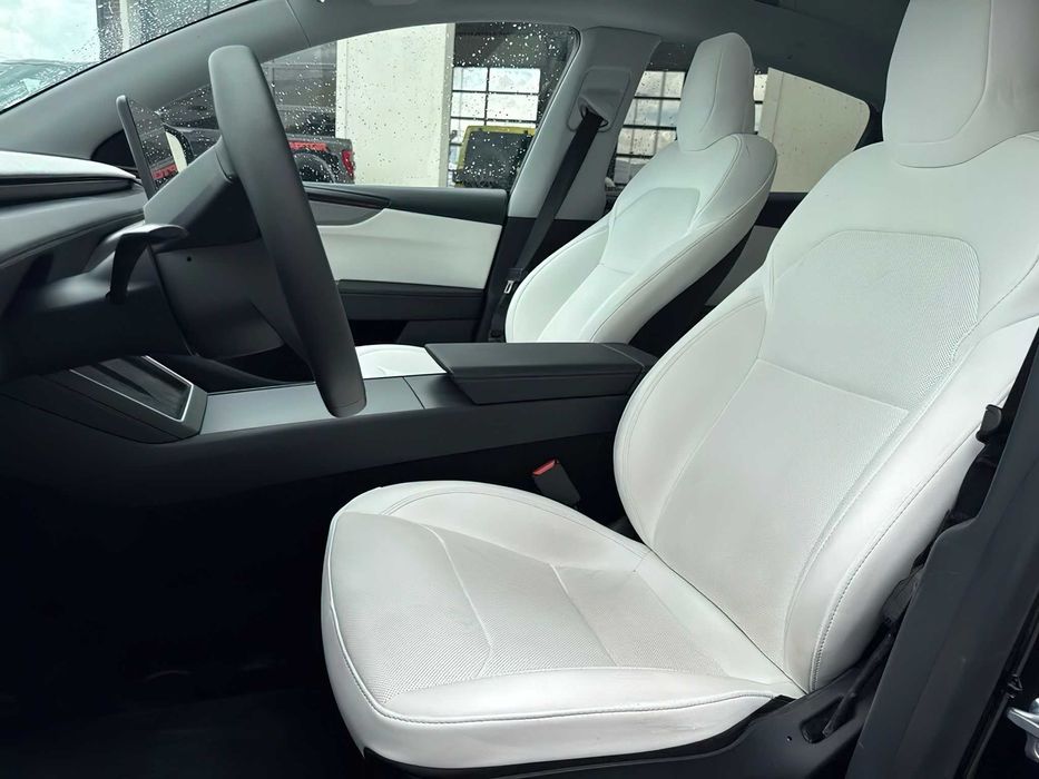 Tesla Model Y      2026