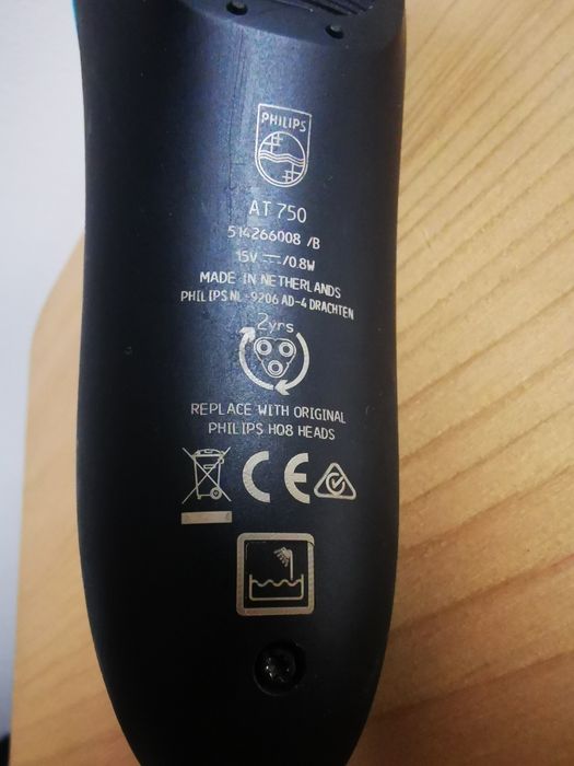 Golarka do brody Philips AT 750 AT750 ostrza HQ8 do naprawy lub na czę
