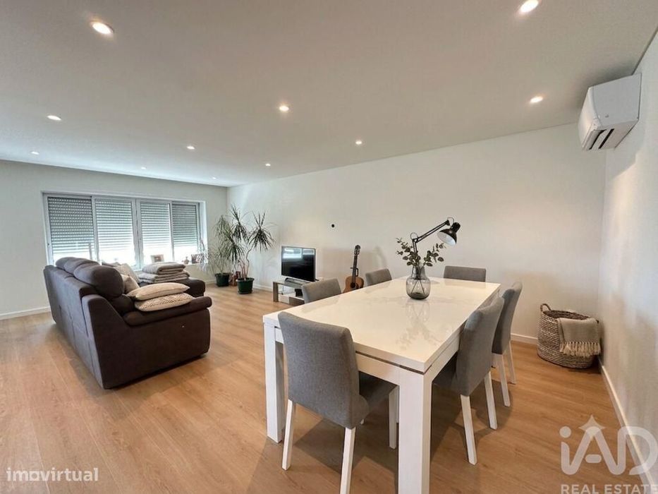 Apartamento T2 em Arcozelo de 97 m2