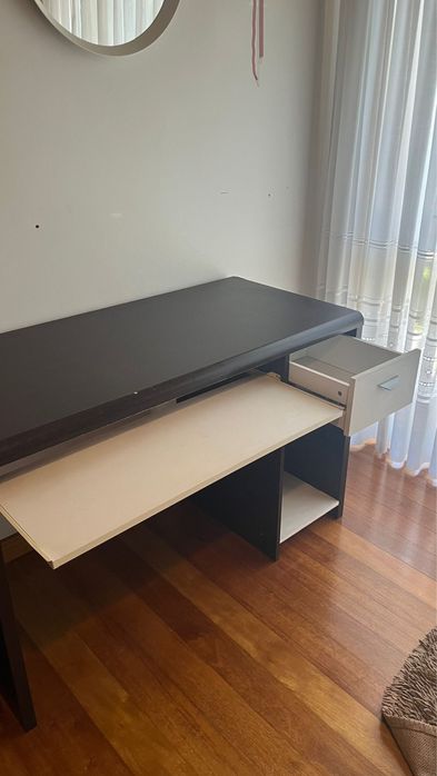 Secretaria em otimo estado