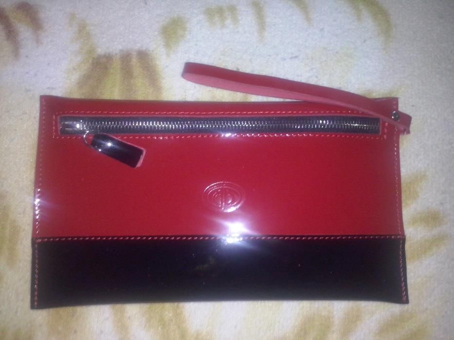 Czerwono-czarna Kosmetyczka Firmy Baron