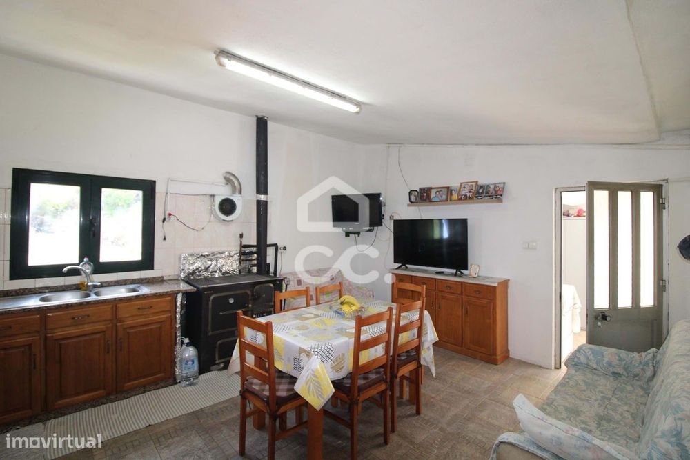 Quinta com moradia e arvores de fruto junto á N2
