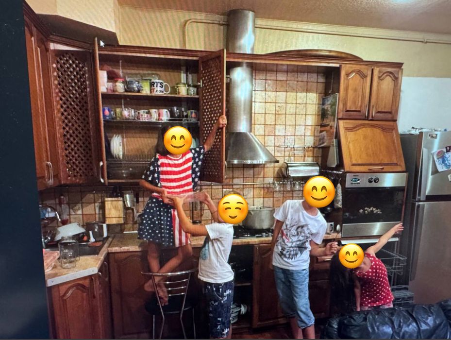 Кухня, матеріал дерево-сосна