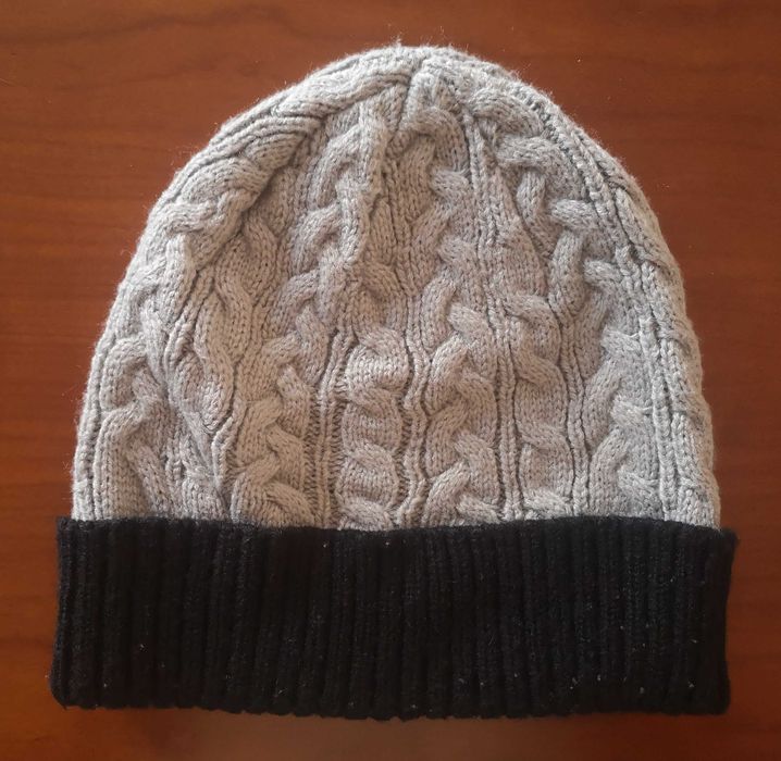Gorro cinza e preto