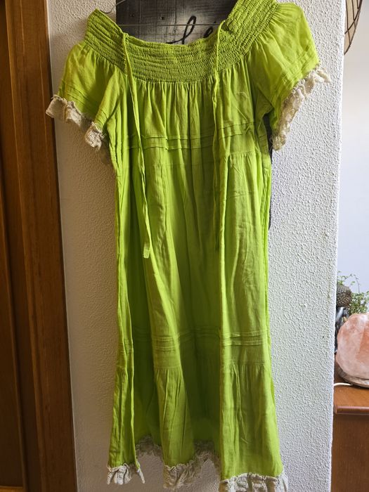 Vestido curto com renda Iconique M