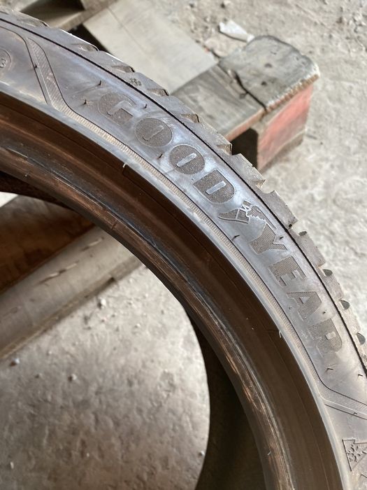 225.40.18 GoodYear 1шт БУ склад шины резина из Европы всесезон 40 R18