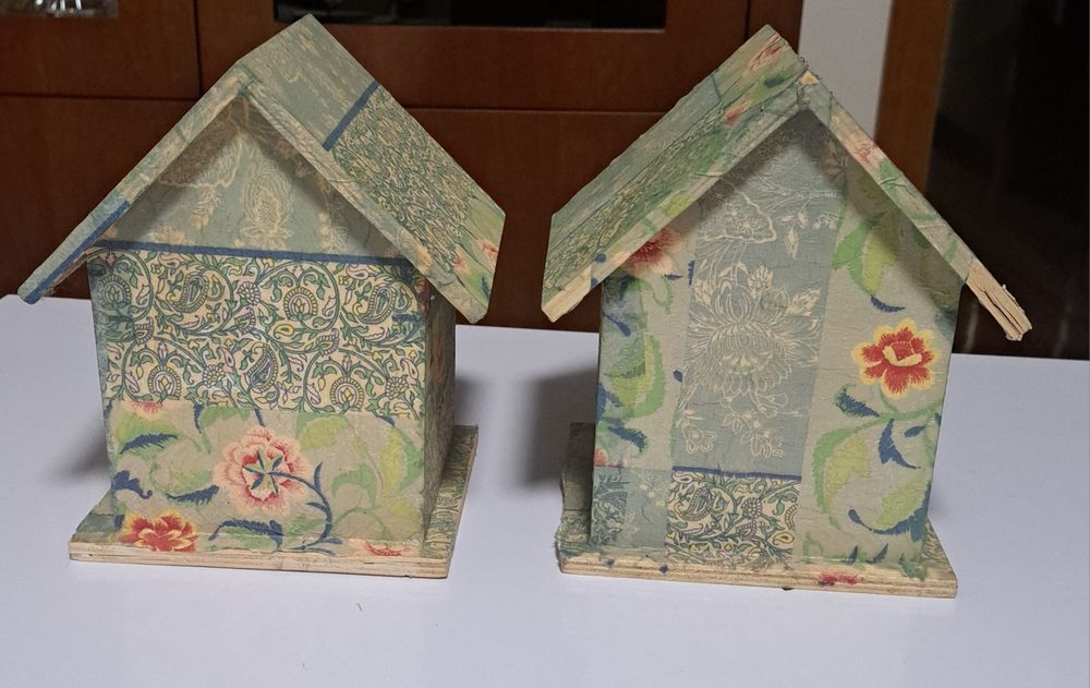 Vendo conjunto de duas casinhas de passarinho decorativas feitas à mão,