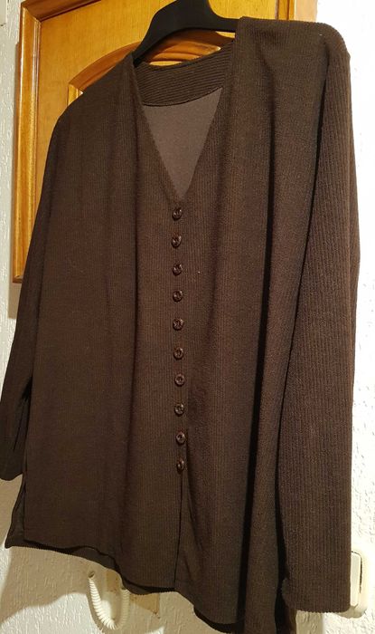 Blusa/Casaco com botões em castanho Tamanho XL - 5€