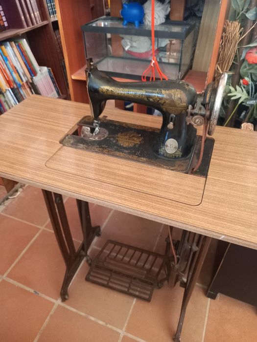 Maquina de costura antiga