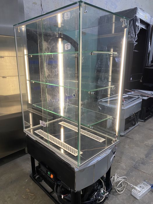 Витрина десертная холодильная Кондитерская витрина Куб холодильный